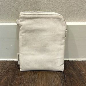 Dagne Dover Skye Essentials Pouch
